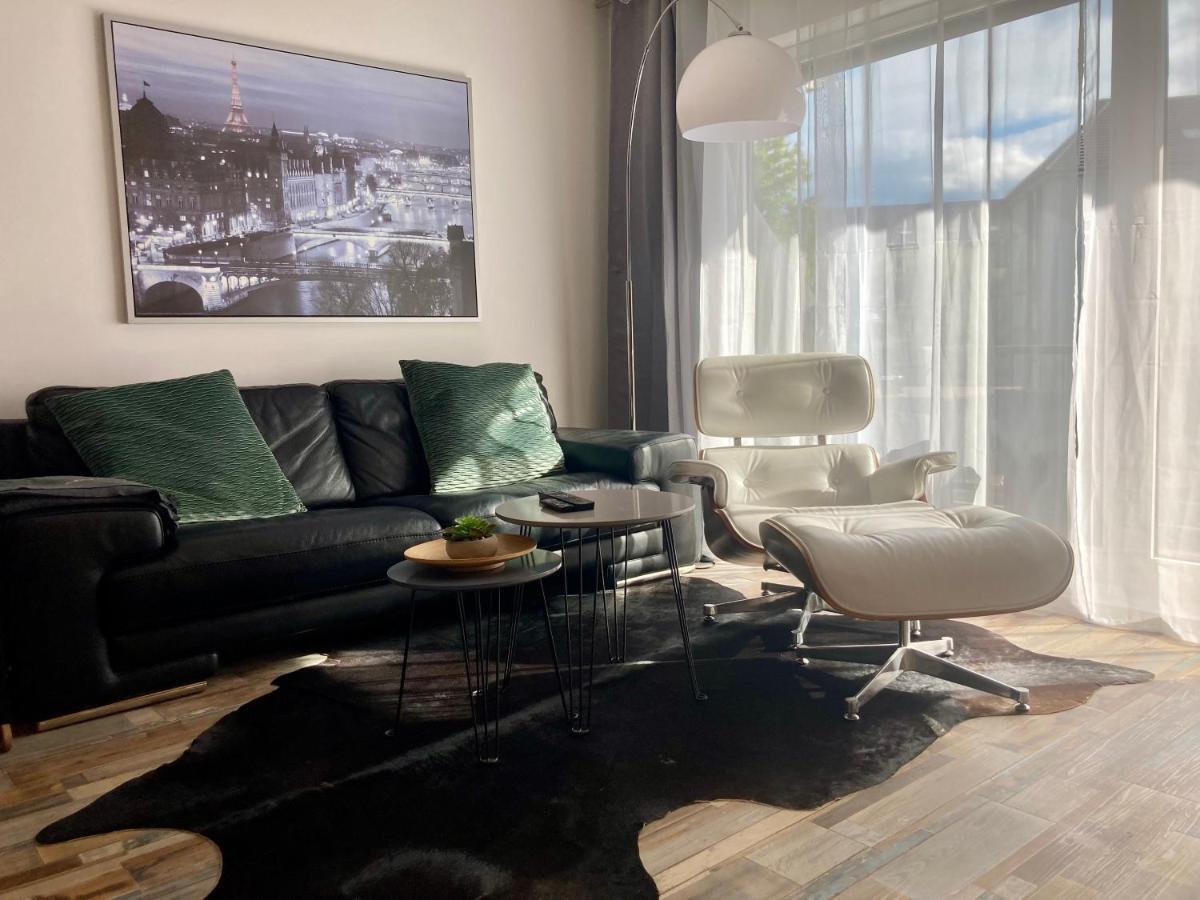 Living At Saarpartments -Adultsonly- 2 Bedrooms, Kitchen - Business & Holiday Apartments For Long- And Short Term Stay, 3 Min To Train Station, Secure E-Bike Parking! Saarbrücken Exterior foto